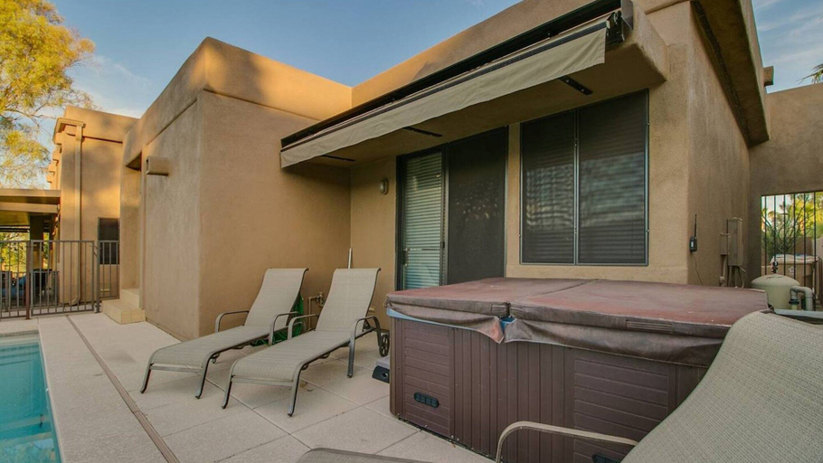 Outdoor spa tub 4, Luxe 4 Bdrm W/pool and Spa on Golf Course Lot!, Maricopa
