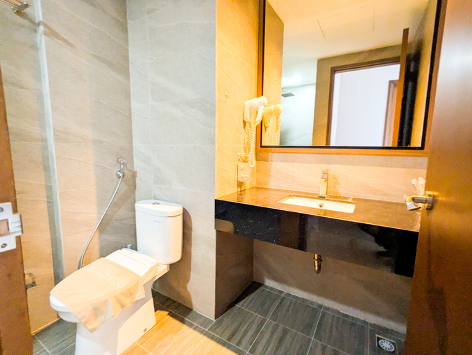 Bathroom 5, Lovina 13-19 at Harbour Bay, Batam