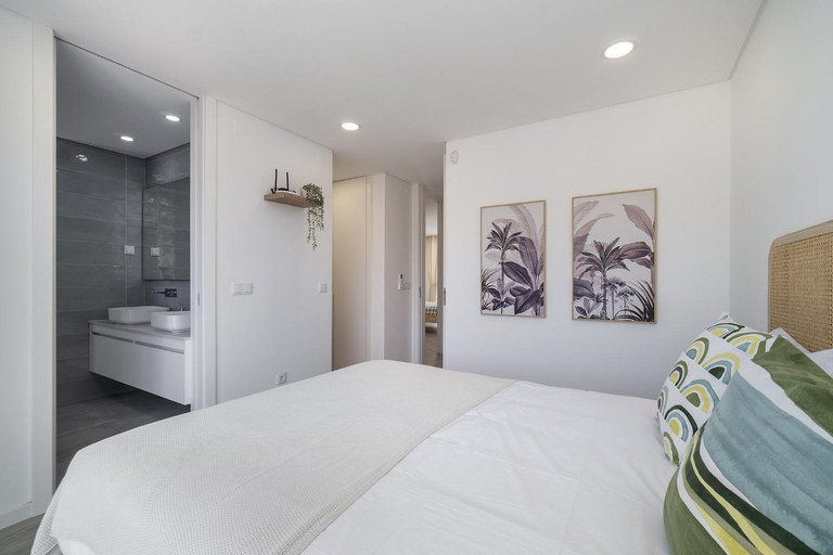Bedroom, Modern Villa with pool and garage by Soulplaces, Almada