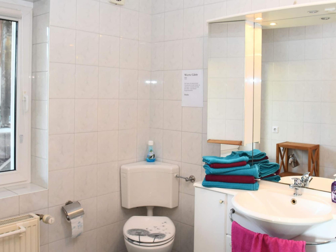 Bathroom 3, Serene Holiday Home in Naumburg near River, Burgenlandkreis