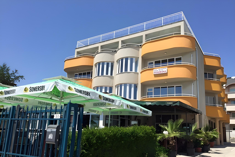 Exterior & Views