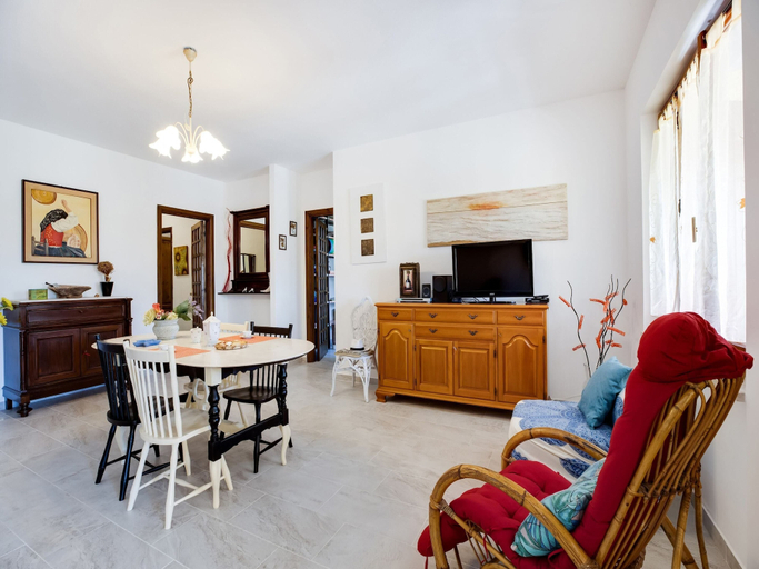 Living room 3, Beachfront Villa With Solarium, Nuoro