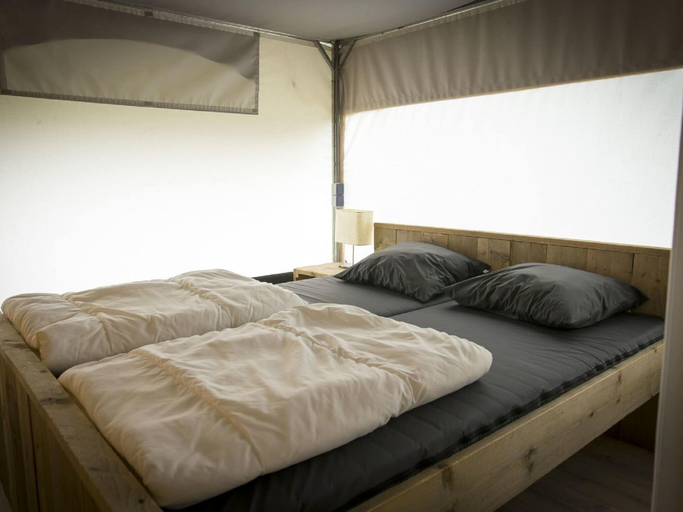 Bedroom 2, Tent Lodge Near Loonse & Drunense Dunes, Tilburg