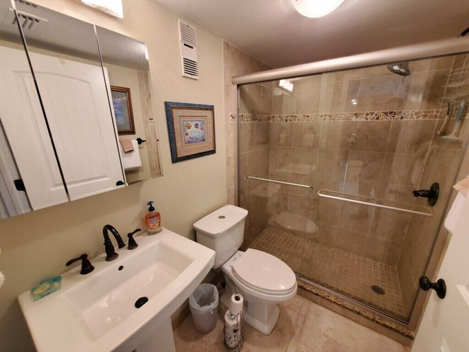 Bathroom 4, Pelican Inlet A206, Saint Johns