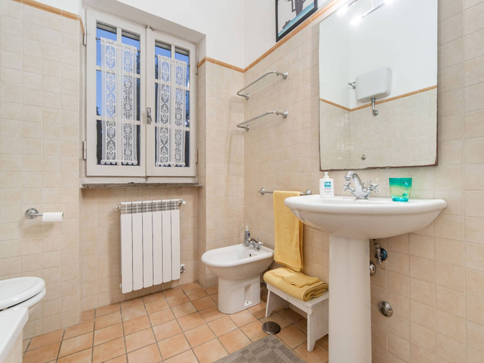 Bathroom 5, Beautiful Holiday Home in Ardea With Garden, Rome