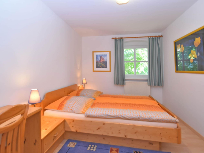 Room 2, Tranquil Garden Apartment, Regen