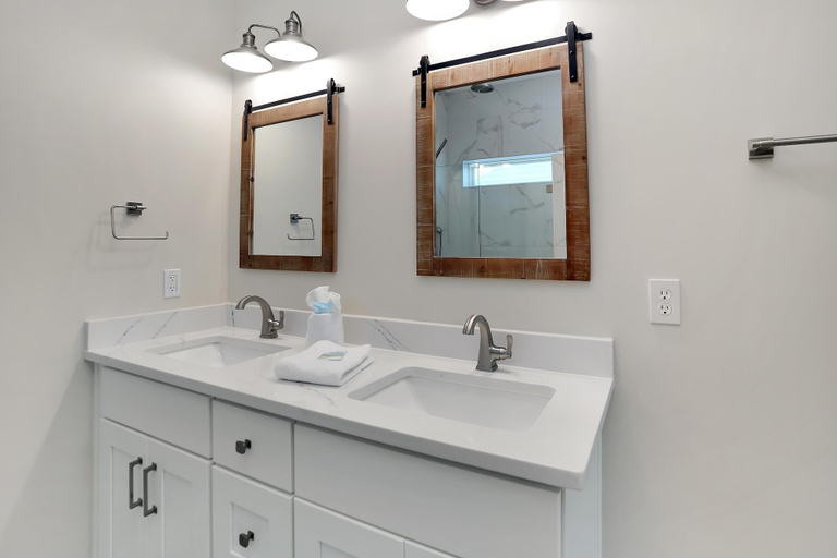 Bathroom 2, Beach Fantasies B, Bay