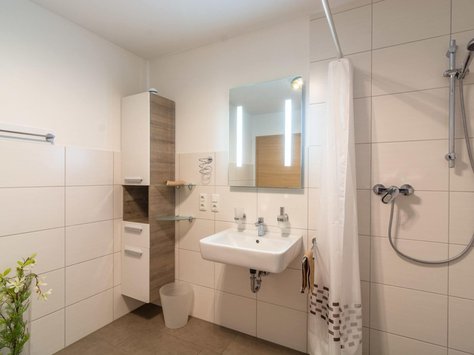 Bathroom 4, Traumhaftes Feriendomizil in der Vulkaneifel, Vulkaneifel