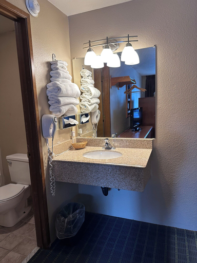 Bathroom 4, Super 8 by Wyndham Vancouver East, Clark