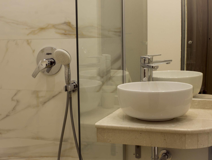Bathroom 3, Покрит Мост, Lovech