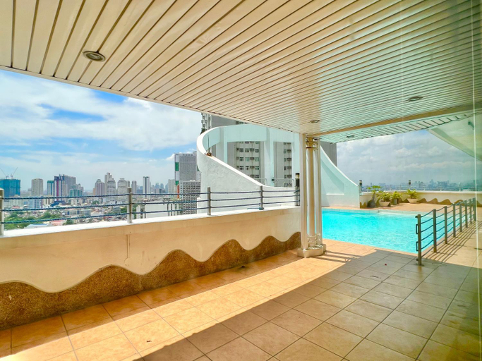Others 3, Spacious, Neat & Tidy 1-BR Condo with Swimming Pool, near Malls, NAIA, Pasay City