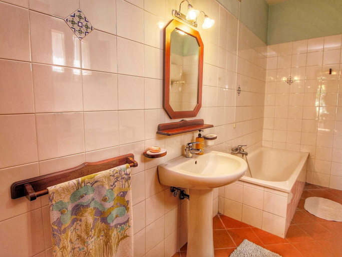 Bathroom 3, Attractive Mansion With Pool, Arezzo