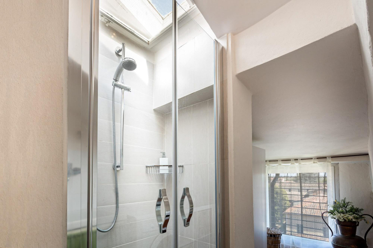 Room 5, Casa Baino in Lucca With 2 Bedrooms and 1 Bathrooms, Lucca