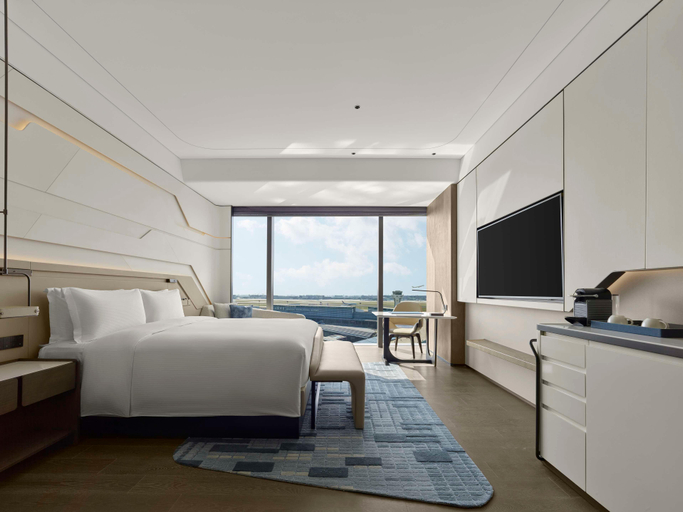 Bedroom 3, Hilton Shanghai Hongqiao International Airport, Shanghai