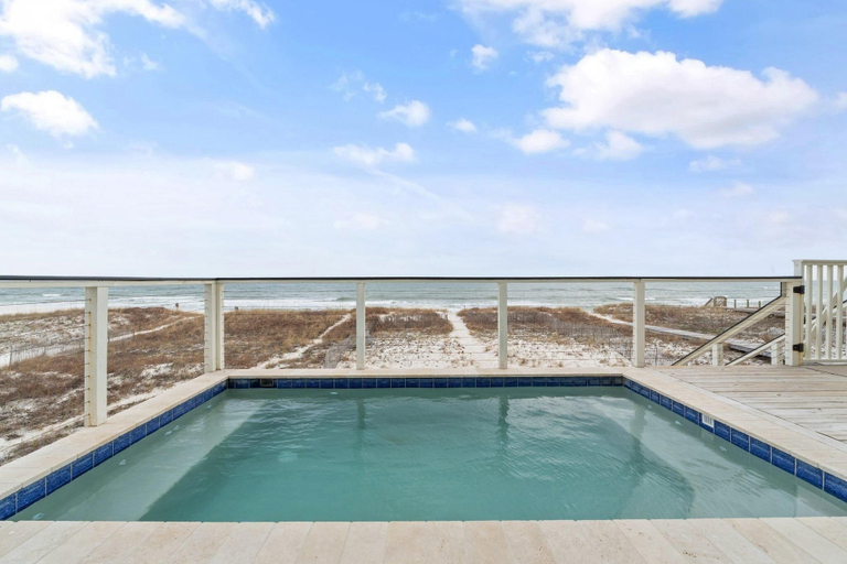 Sport & Beauty 5, Shipfaced Beach House, Baldwin