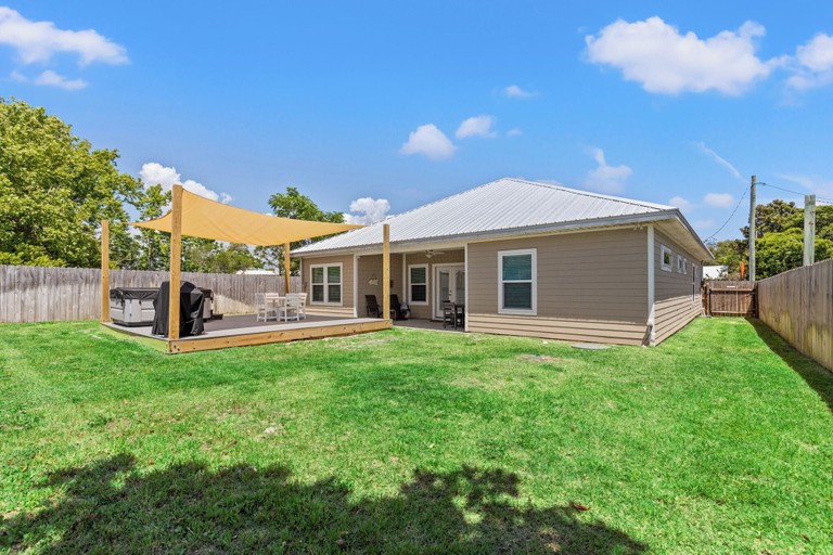 Exterior 4, Amazing New 3br/2ba Laguna Beach! / 6p Golf Cart: 2 Mins to Beach/west PCB, Bay