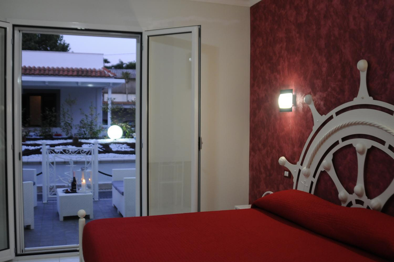 Others 5, Badinomare, Latina