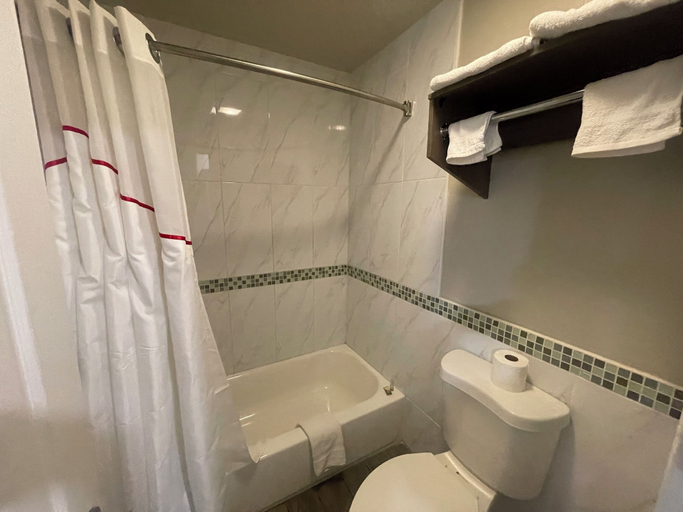 Bathroom 5, SimpleStay Suites - San Bernardino, San Bernardino