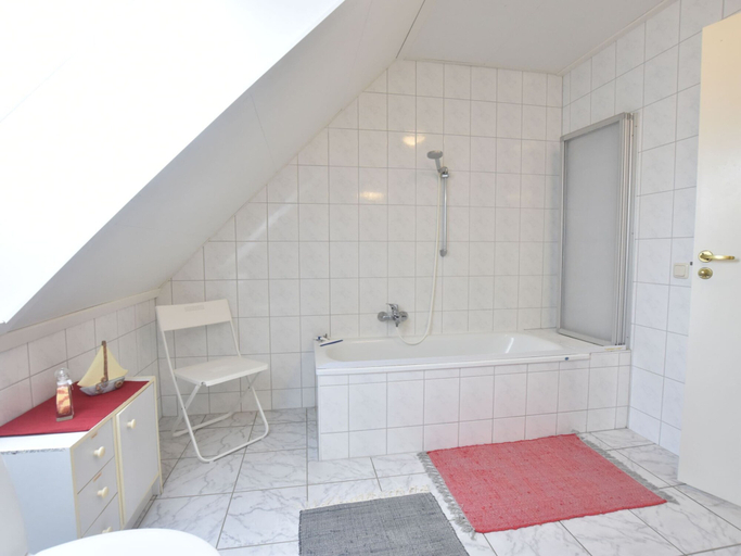 Bathroom 3, Wohnung in Wittenbeck mit Terrasse, Rostock