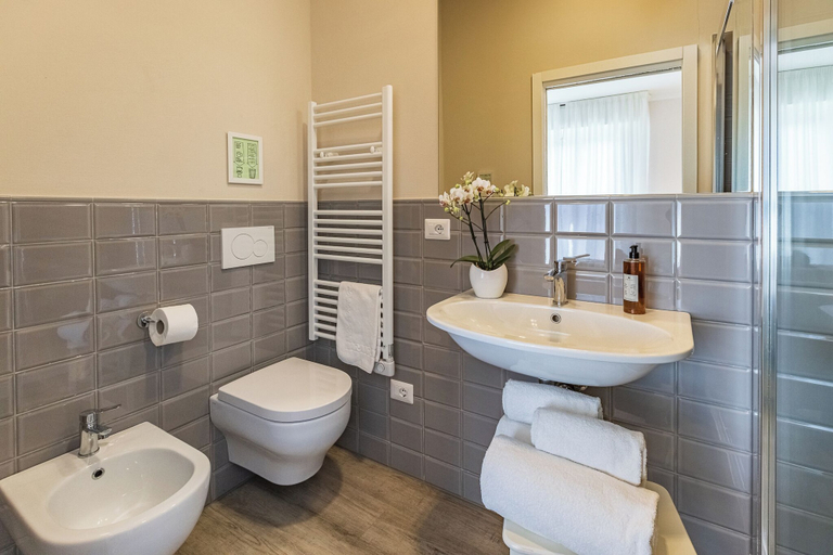 Others 3, B & B La Cornice - Gina Room With Bathroom and Private Terrace, Siena