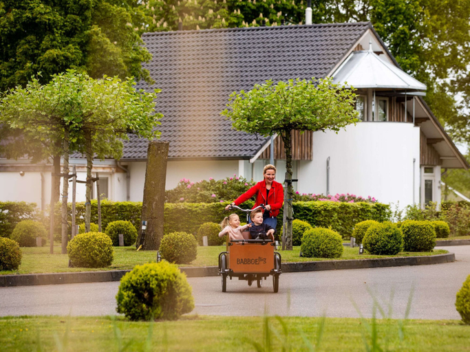Exterior 5, Cozy Group Stay w/ Fireplace, Ommen