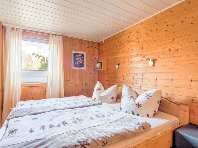 Bedroom 2, Hideaway With Lakeside Leisure, Harz