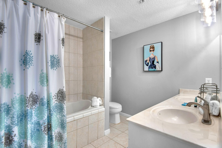 Bathroom 4, Majestic Sun 1014b- Shades of Blue, Walton
