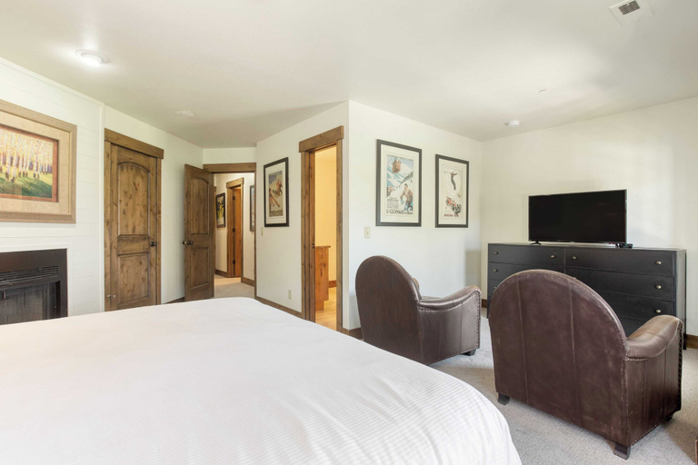 Others 1, Snow King by Avantstay Close to the Slopes w/ Hot Tub!, Summit