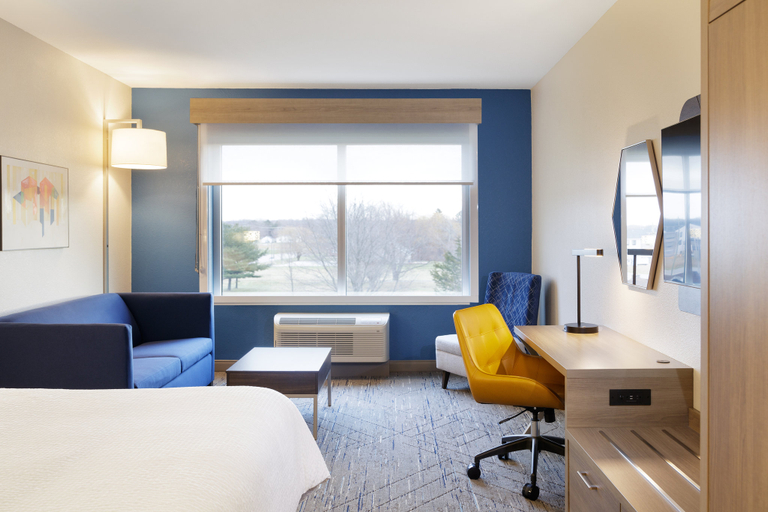 Holiday Inn Express & Suites WACO DOWNTOWN by IHG Room Type - 2 Queen Suite Communications Mobility Accessible Tub Holiday Inn Express & Suites WACO DOWNTOWN by IHG Room Type - 2 Queen Suite Communications Mobility Accessible Tub