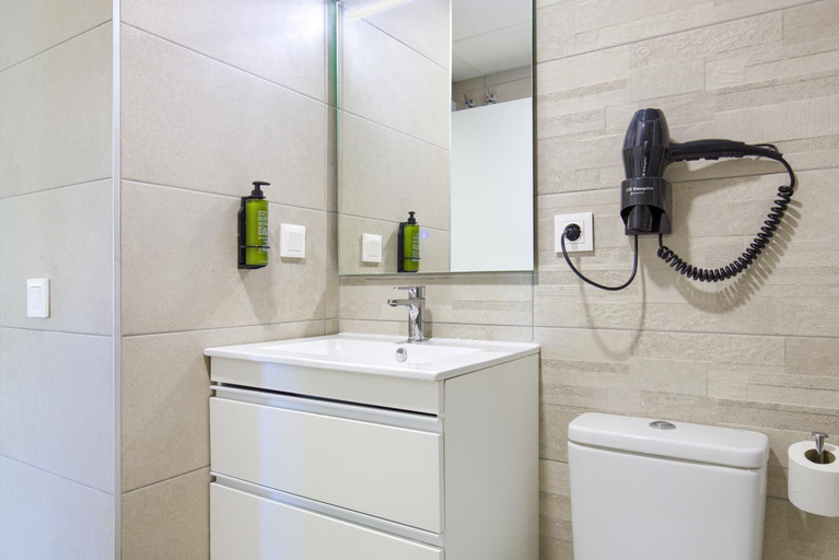Bathroom 2, Arena 20 Suites, Valencia