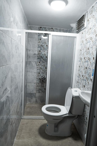 Bathroom 2, Hotel Resat, Konak