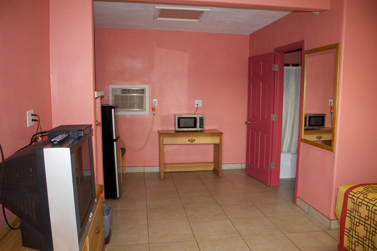 Others 3, Bel-Air Motel, Jim Wells