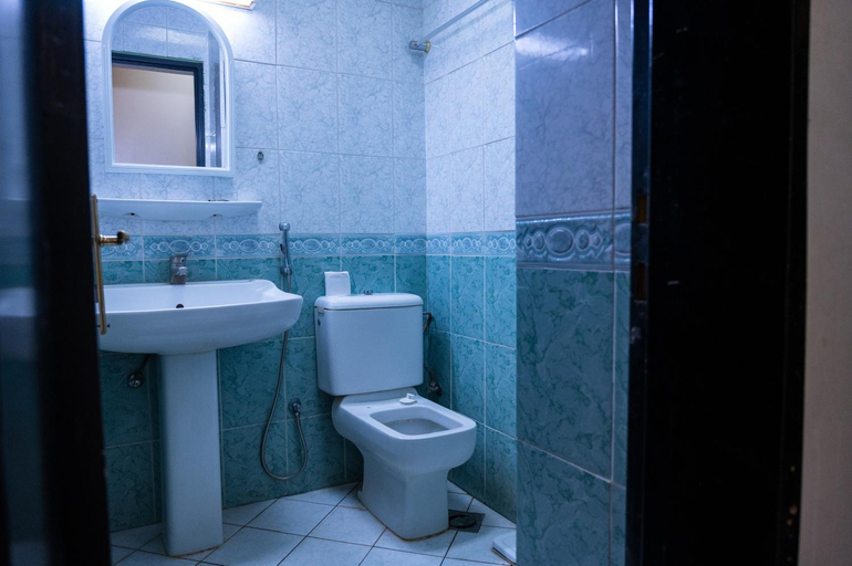 Bathroom 5, Qasir Al-Hamra Serviced Apartments, Riyadh