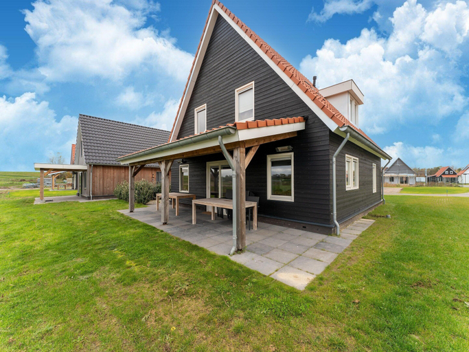 Exterior 5, Spacious Holiday Home With Sauna, Tholen