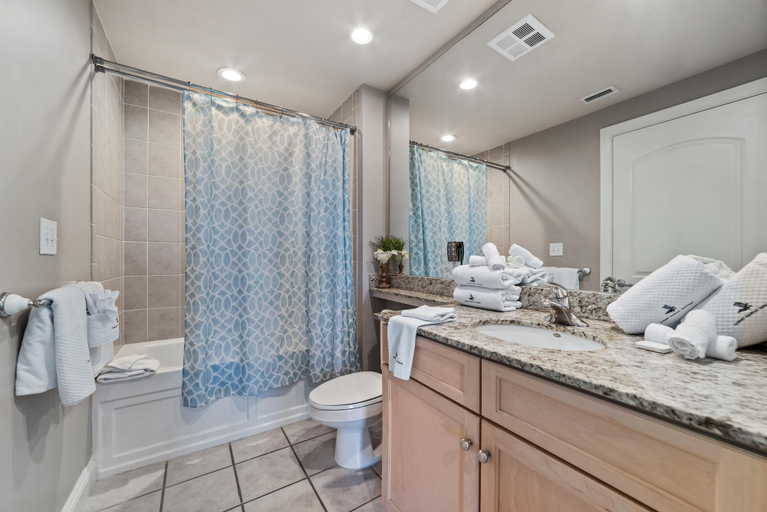 Bathroom 4, Indigo East 604, Escambia