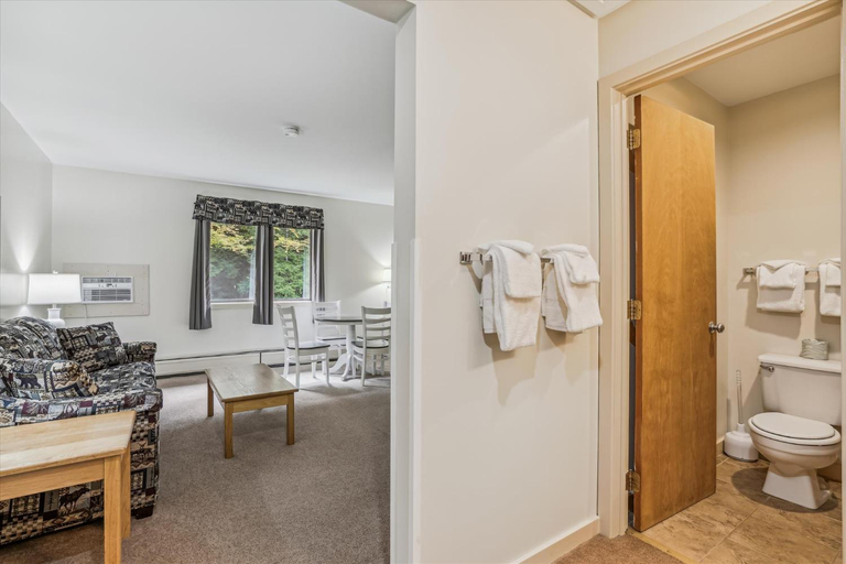Bathroom 3, Cedarbrook One Bedroom Suite 11416, Windsor