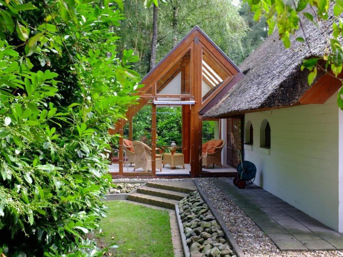 Garden 3, Holiday Home in Uelsen Near Bronzezeithof, Grafschaft Bentheim