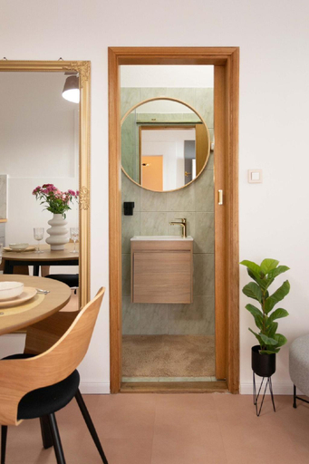 Bathroom 2, That Center Place, Zagreb