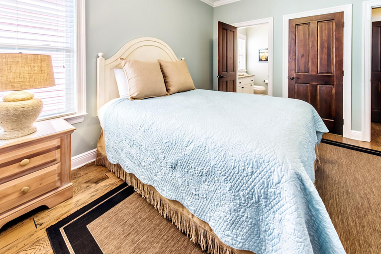 Bedroom 3, Happily Ever After, Okaloosa