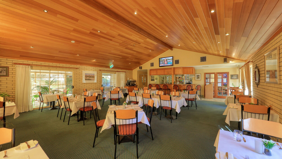 Food & Drinks 5, Riverland Motor Inn & River's Restaurant, Balonne
