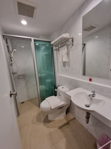 Bathroom 4, The Key Point Hotel, Din Dang
