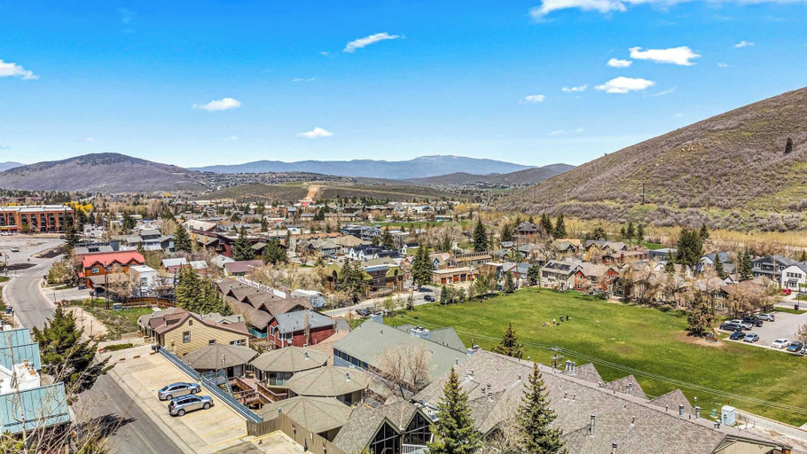 Others 5, Snow King by Avantstay Close to the Slopes w/ Hot Tub!, Summit
