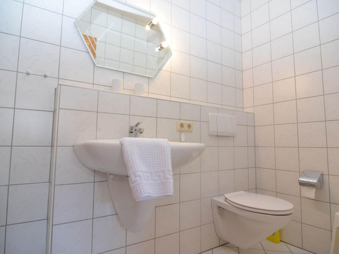 Bathroom 3, Uriger Komfort, Alpenparadies, Berchtesgadener Land