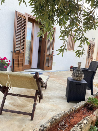 Others 5, camere Castiglione, Trapani