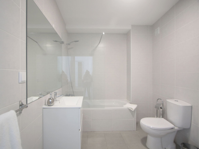 Bathroom 4, Guest House Lovely Swan, Lagos