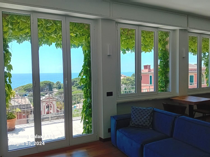 Others 4, Shiverty apartment, Genova
