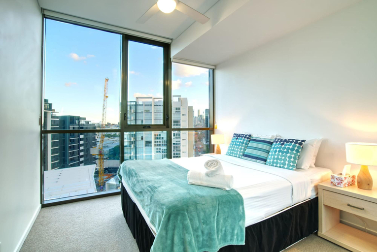 Bedroom 3, 2BR Food Drink Hub Pool 2 Cars Gym Rooftop, Newstead