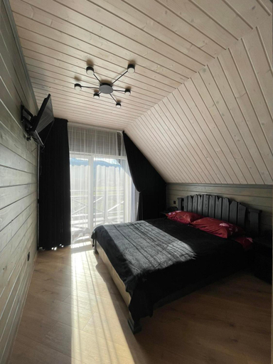 Bedroom 3, Маия, Nadvirnians'kyi