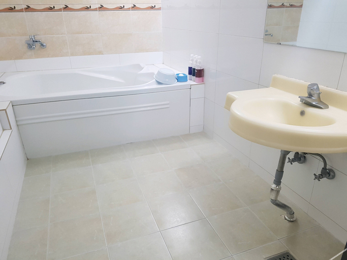 Bathroom 5, Donghae Buyeong Motel, Donghae