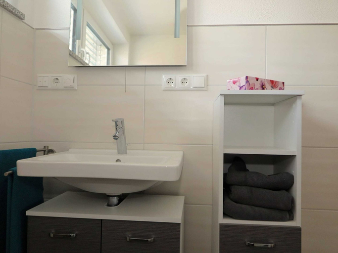 Bathroom 3, Woodland Escape With Garden, Schwandorf